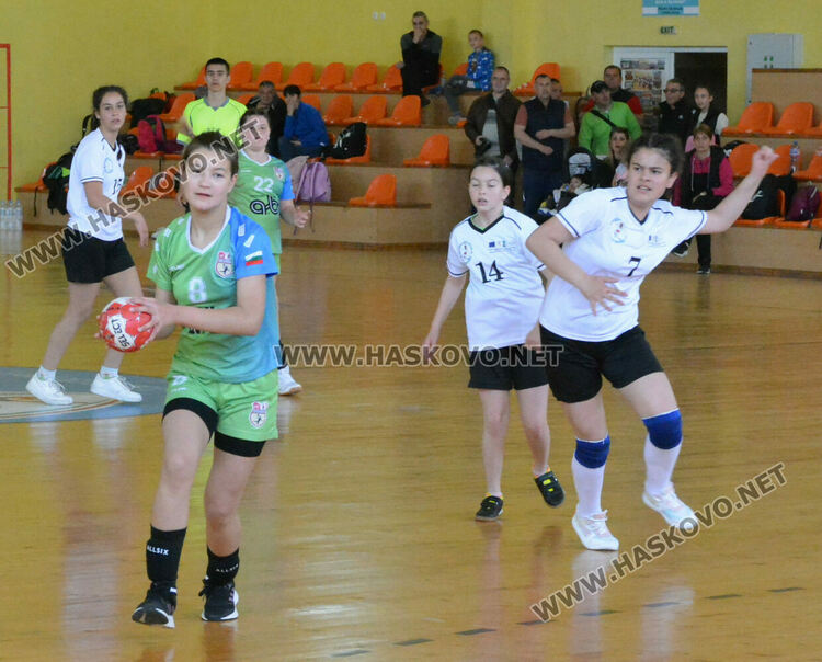Младите хандбалистки на Хасково не се класираха за държавните финали