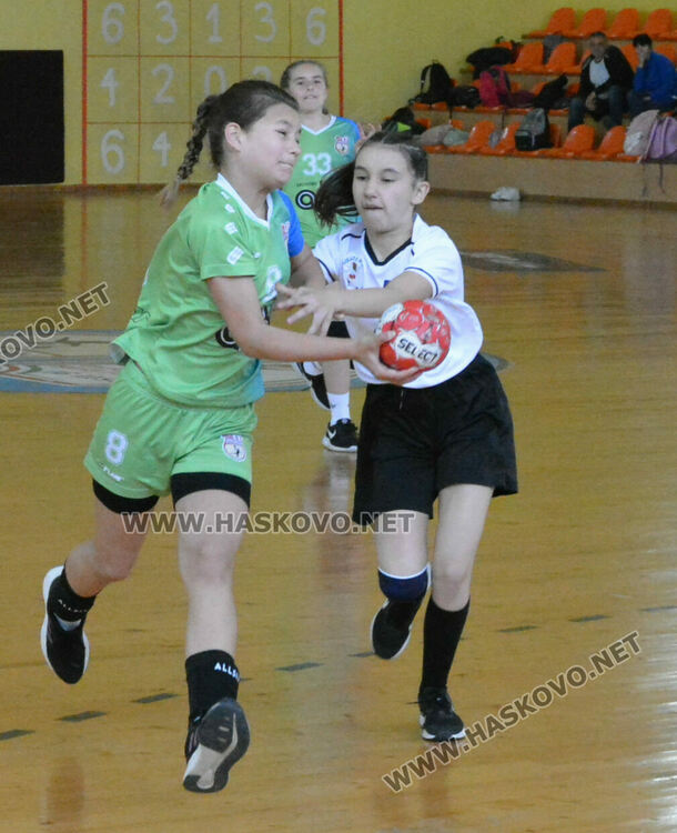 Младите хандбалистки на Хасково не се класираха за държавните финали