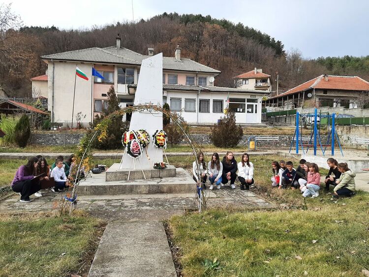 Продължава набирането на средства за обновяване  паметника на Борис Дрангов