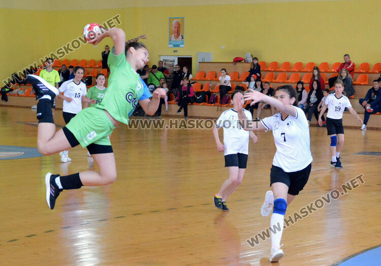 Младите хандбалистки на Хасково не се класираха за държавните финали