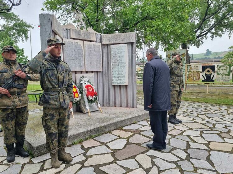 Асеновград отбеляза 9-ти май с поднасяне на цветя