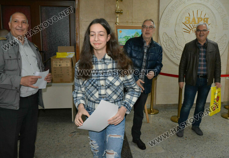 Наградиха 29 млади художници в конкурса „С очите си видях бедата“