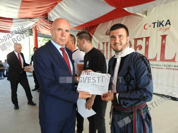 Фолклорният ансамбъл „Кърджали” спечели сърцата на публиката на престижен фестивал в Северна Македония