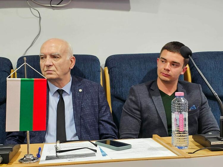 Ученици заеха ключови постове в Община Димитровград