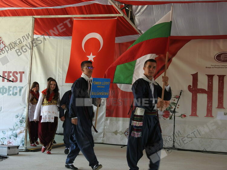 Фолклорният ансамбъл „Кърджали” спечели сърцата на публиката на престижен фестивал в Северна Македония