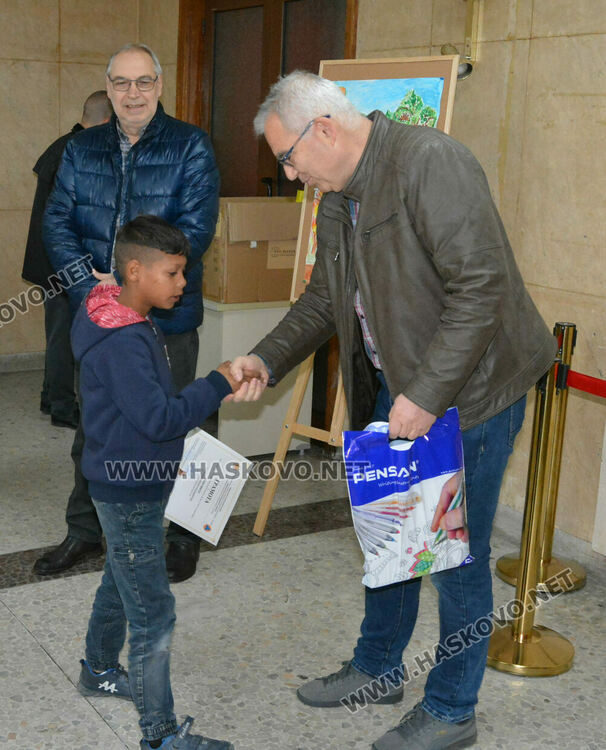 Наградиха 29 млади художници в конкурса „С очите си видях бедата“