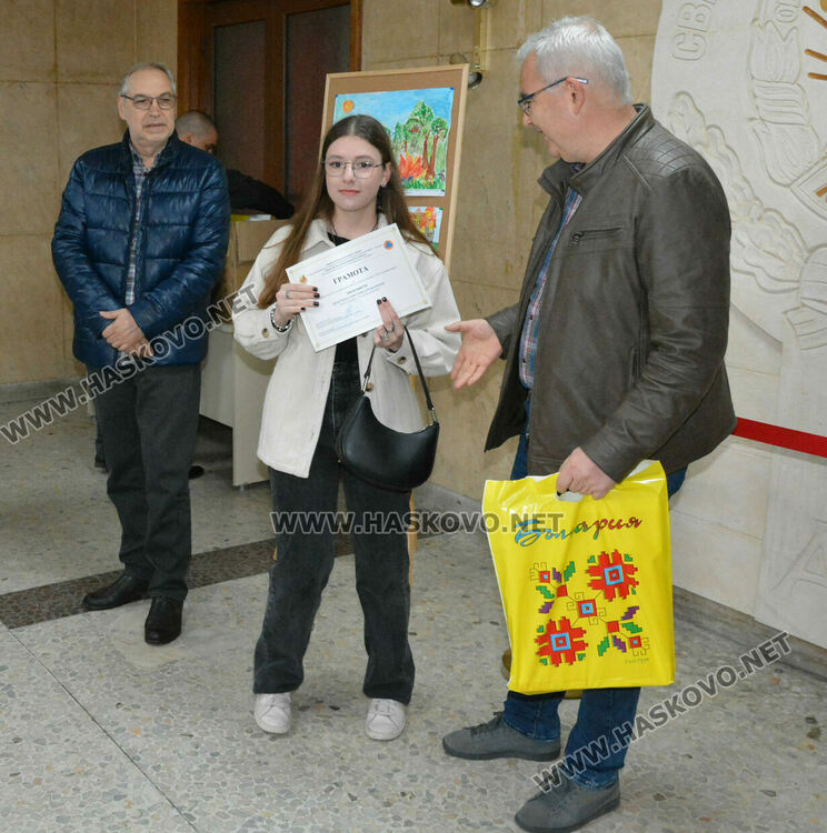 Наградиха 29 млади художници в конкурса „С очите си видях бедата“