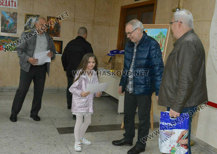 Наградиха 29 млади художници в конкурса „С очите си видях бедата“