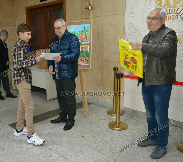 Наградиха 29 млади художници в конкурса „С очите си видях бедата“