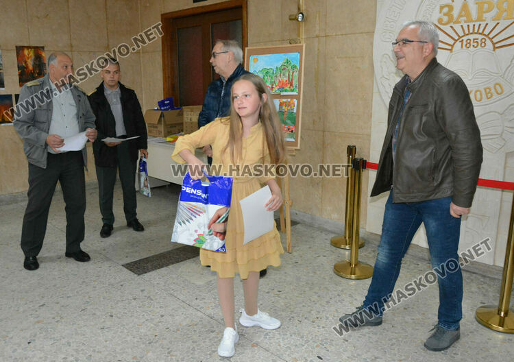 Наградиха 29 млади художници в конкурса „С очите си видях бедата“