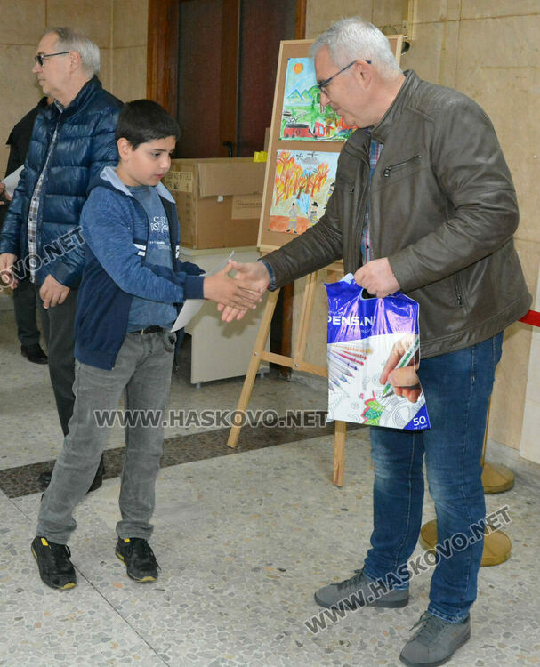 Наградиха 29 млади художници в конкурса „С очите си видях бедата“
