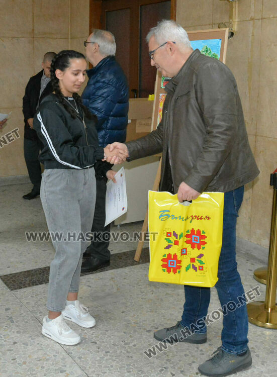 Наградиха 29 млади художници в конкурса „С очите си видях бедата“