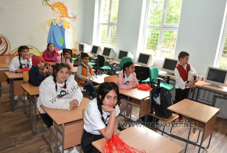 Фондация финансира обновяването на училищните стаи в с. Войводово