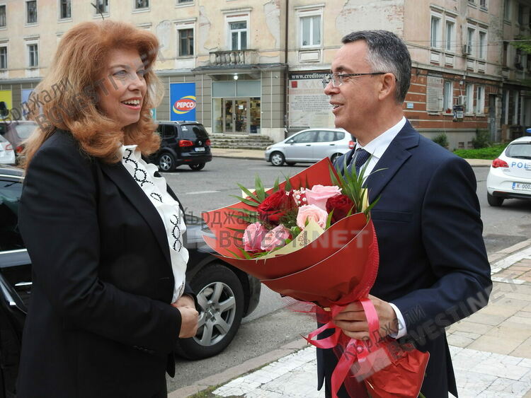 Вицепрезидентът Илияна Йотова:Радио Кърджали работи за бъдещето!