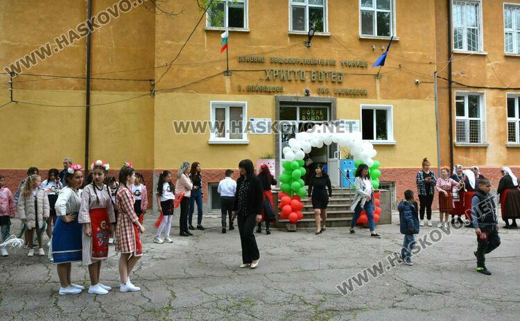 Фондация финансира обновяването на училищните стаи в с. Войводово
