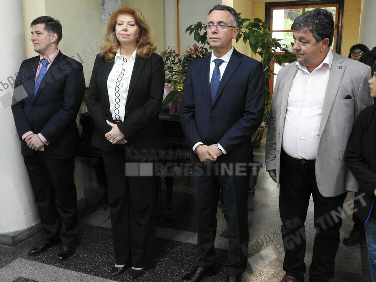 Вицепрезидентът Илияна Йотова:Радио Кърджали работи за бъдещето!