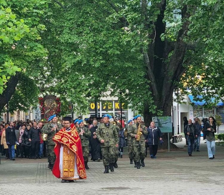 Хиляди миряни от цялата страна участваха в литийното шествие на Преполовение 
