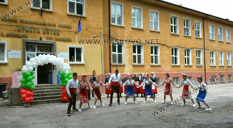 Фондация финансира обновяването на училищните стаи в с. Войводово