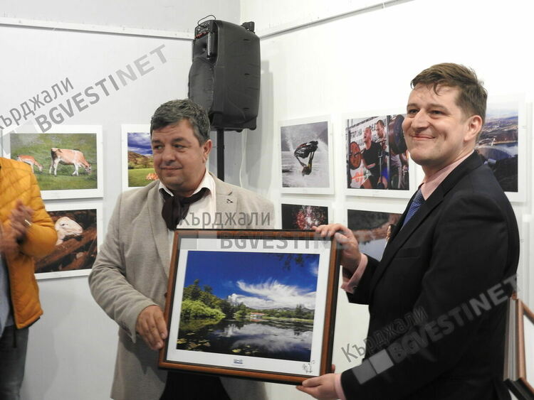 Фотографи от Кърджали с изложба в Деня на Европа