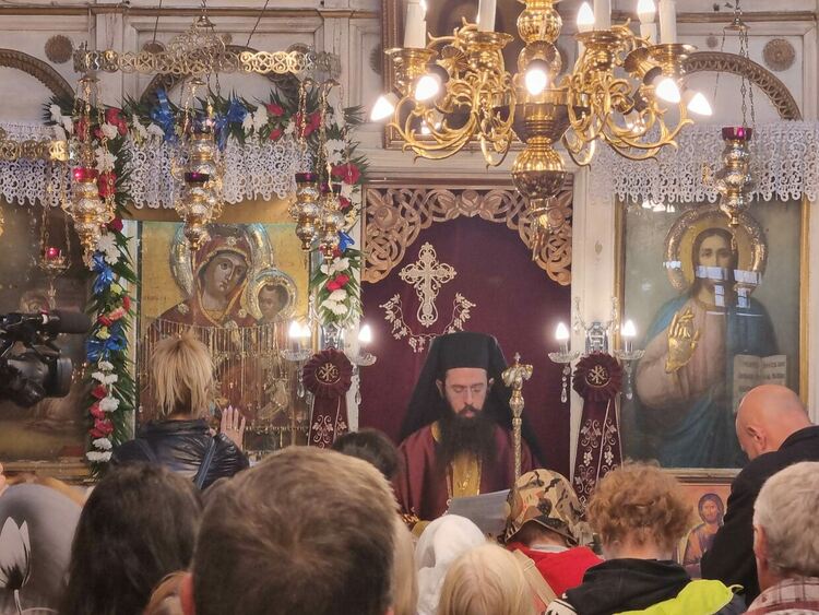 Хиляди миряни от цялата страна участваха в литийното шествие на Преполовение 