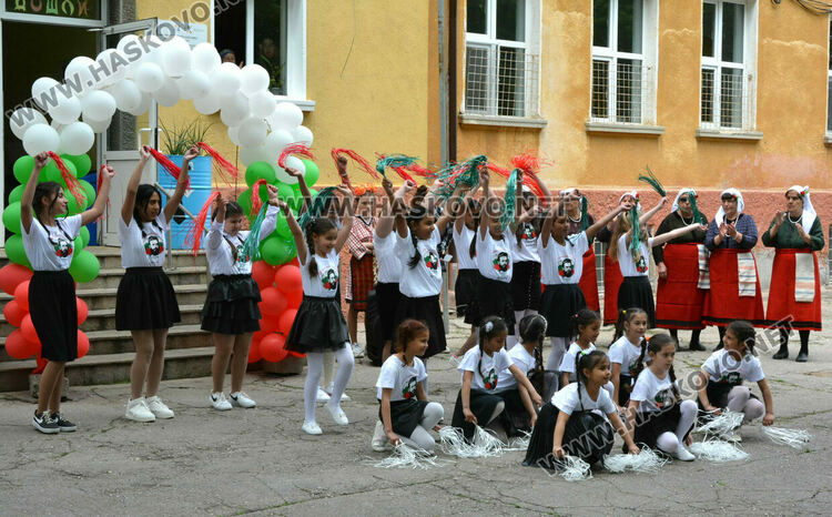 Фондация финансира обновяването на училищните стаи в с. Войводово