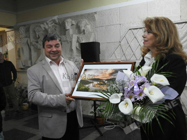 Вицепрезидентът Илияна Йотова:Радио Кърджали работи за бъдещето!