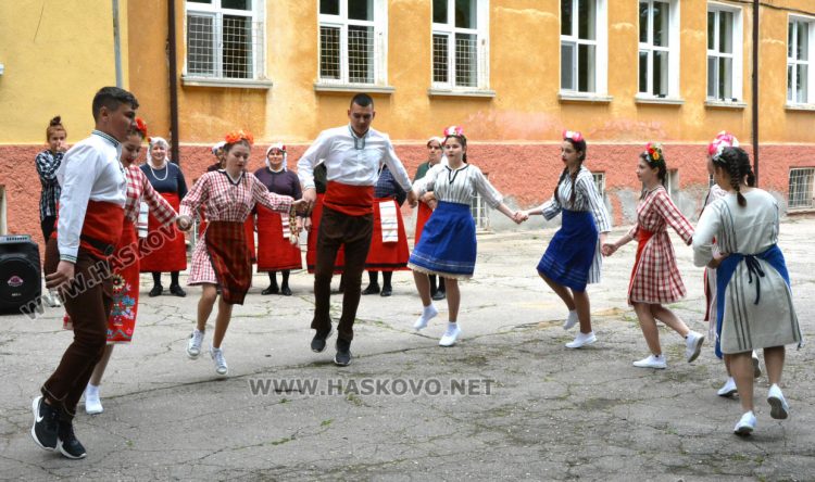 Фондация финансира обновяването на училищните стаи в с. Войводово