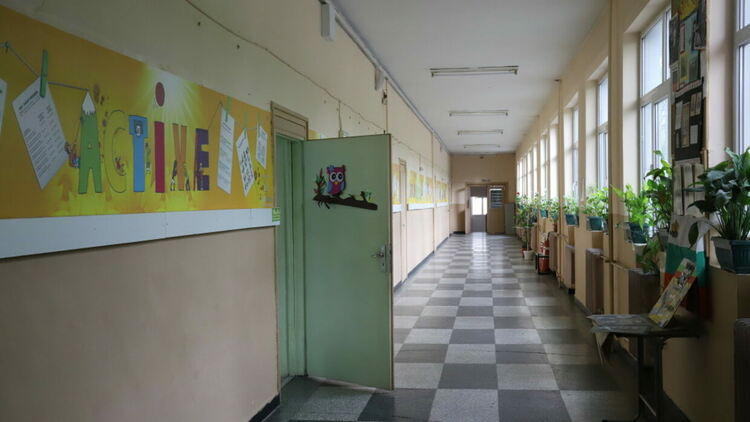 Сто и осемдесет години от създаването си отбеляза най-старото училище в Перник