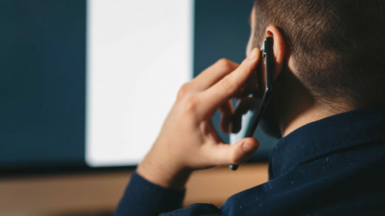 До 2 млн. лв. глоба за мобилните оператори, ако таксуват обаждане до спешна помощ в роуминг