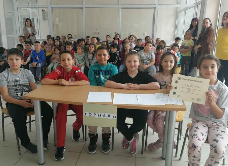 Подаръци за ученици от „Шандор Петьофи“ за знания и умения за природни бедствия