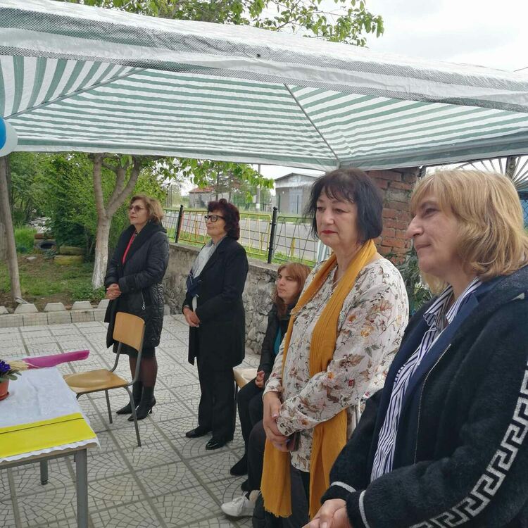 Макети на Кирил и Методий за патронния празник на училището в Конуш