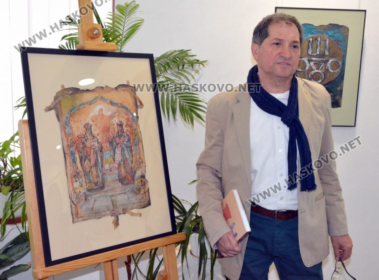 Картини с вплетени глаголически букви показва в магическа колекция Хубен Стефанов