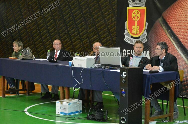 200 състезатели на държавното по вдигане на тежести в Хасково