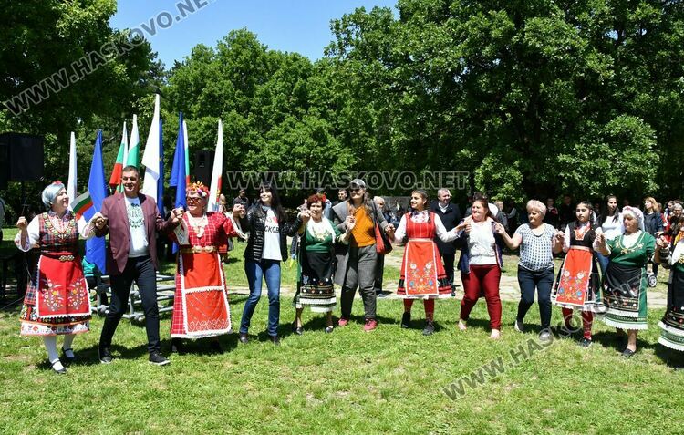 Танцов клуб „Балкан“ от Одрин даде старт на конкурсната програма на „Китна Тракия пее и танцува“