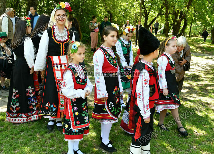 Танцов клуб „Балкан“ от Одрин даде старт на конкурсната програма на „Китна Тракия пее и танцува“