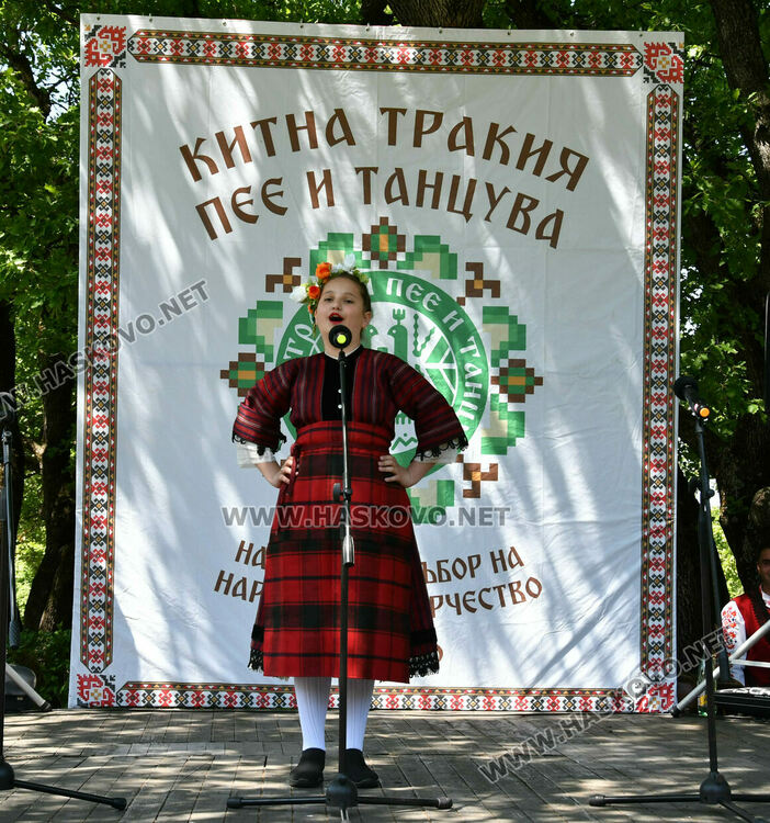 Танцов клуб „Балкан“ от Одрин даде старт на конкурсната програма на „Китна Тракия пее и танцува“