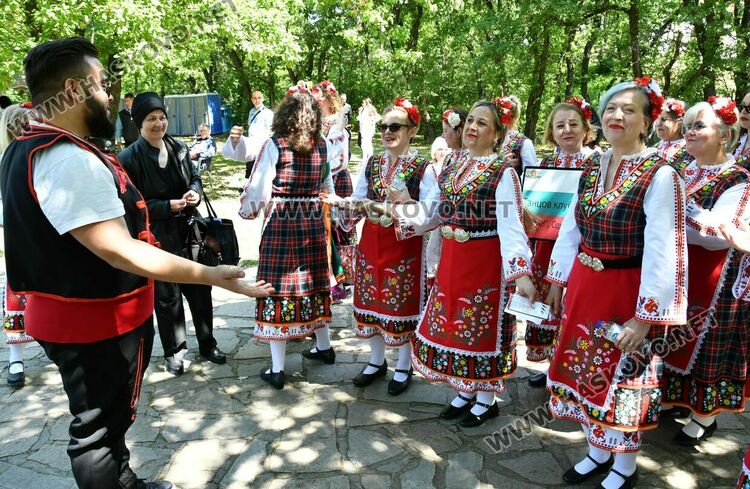 Танцов клуб „Балкан“ от Одрин даде старт на конкурсната програма на „Китна Тракия пее и танцува“