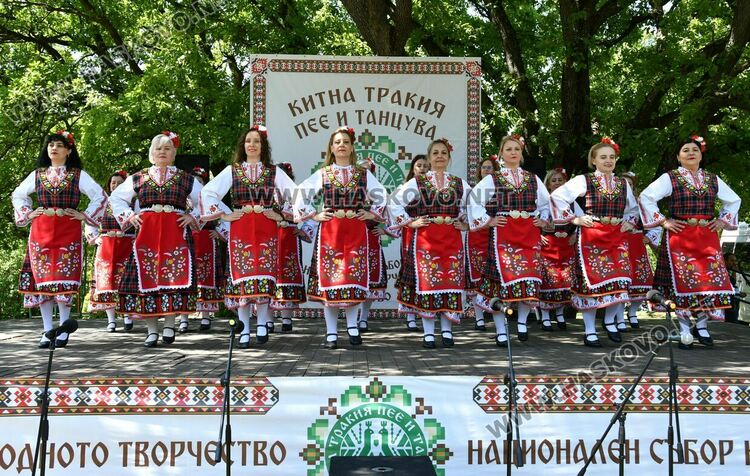 Танцов клуб „Балкан“ от Одрин даде старт на конкурсната програма на „Китна Тракия пее и танцува“