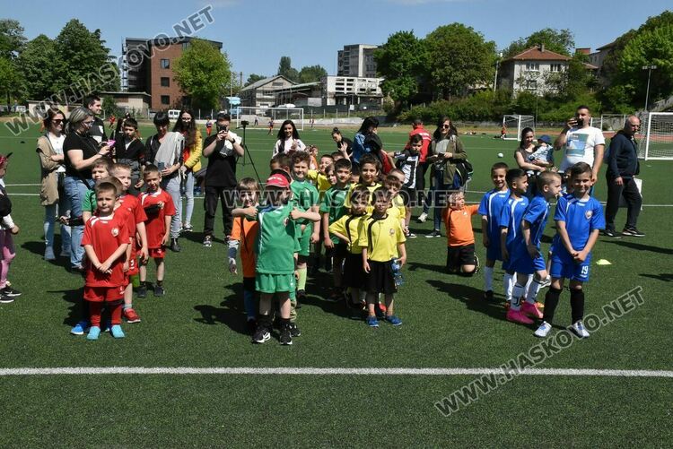 4 отбора се включиха в детски футболен турнир „Купа Хасково“
