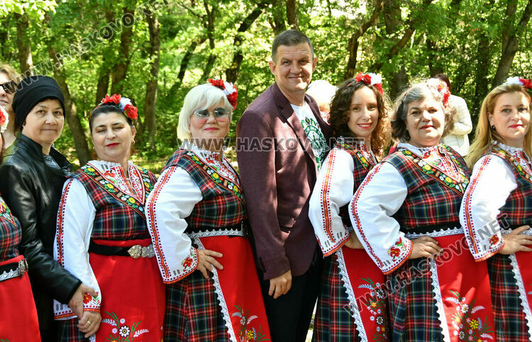 Танцов клуб „Балкан“ от Одрин даде старт на конкурсната програма на „Китна Тракия пее и танцува“