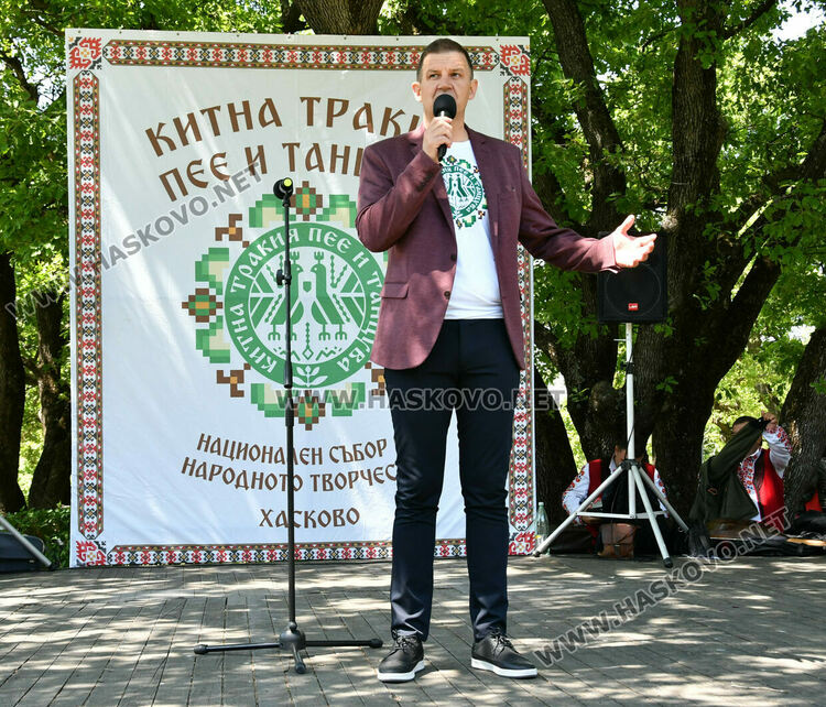 Танцов клуб „Балкан“ от Одрин даде старт на конкурсната програма на „Китна Тракия пее и танцува“