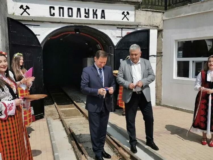 Празник  на "Маданския кристал" тече в миньорския град.Откриха единственият на Балканите подземен минен музей