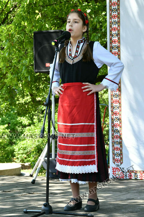 Танцов клуб „Балкан“ от Одрин даде старт на конкурсната програма на „Китна Тракия пее и танцува“