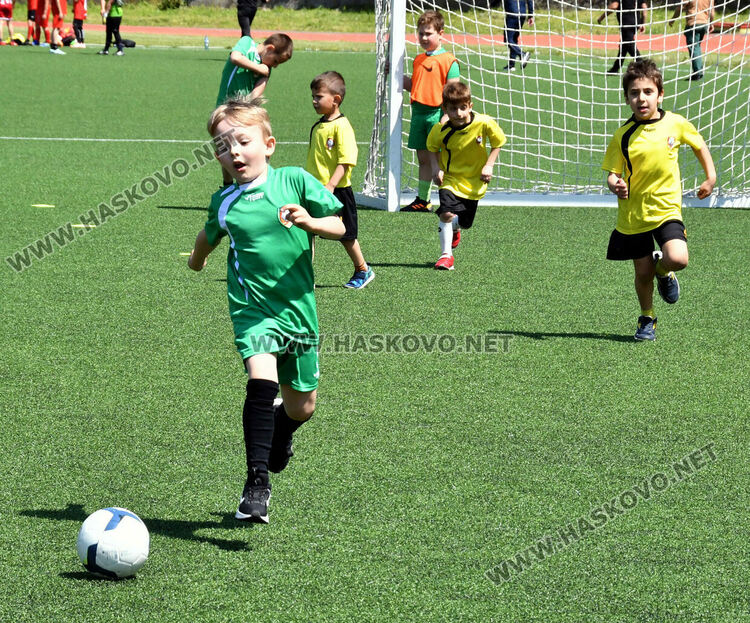 4 отбора се включиха в детски футболен турнир „Купа Хасково“