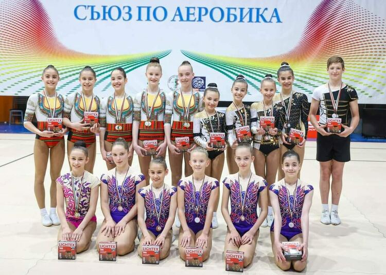 Куп медали за „Мега спорт“ от държавното по спортна аеробика