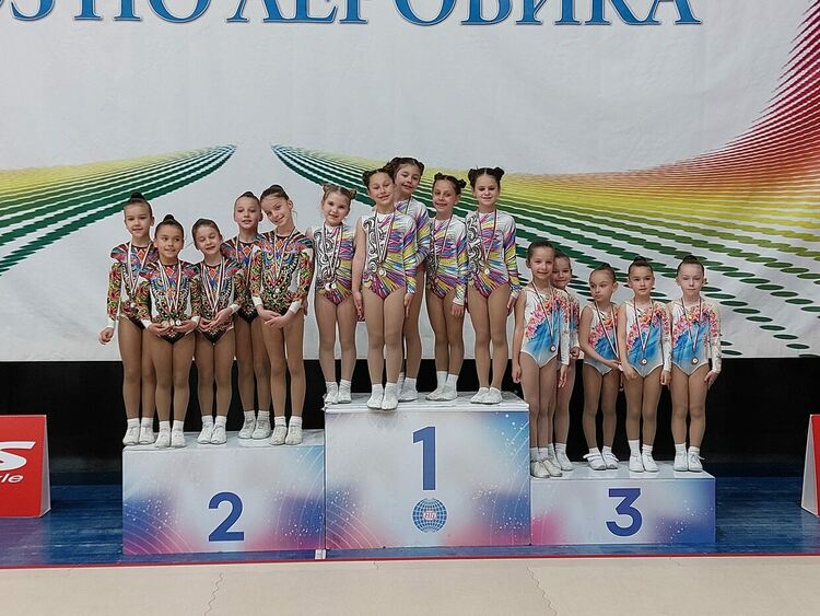 Куп медали за „Мега спорт“ от държавното по спортна аеробика