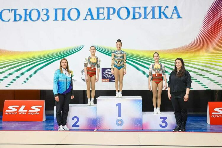 Куп медали за „Мега спорт“ от държавното по спортна аеробика
