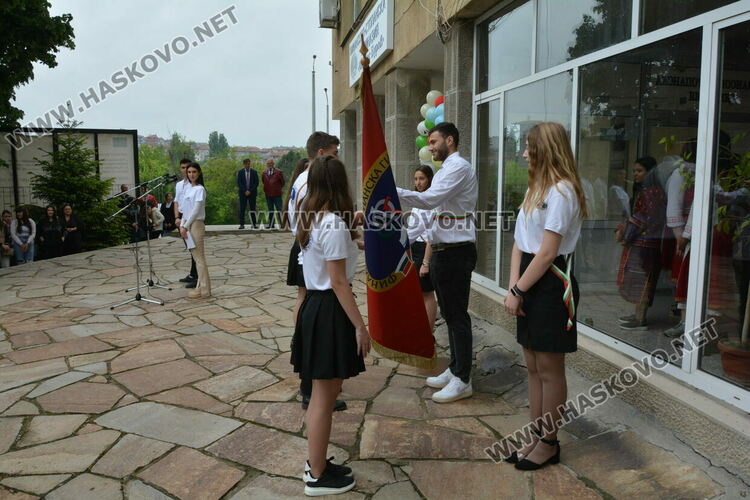 Николета Карчева е първенец на випуска във ФСГ, Станко Станкев – учител на годината