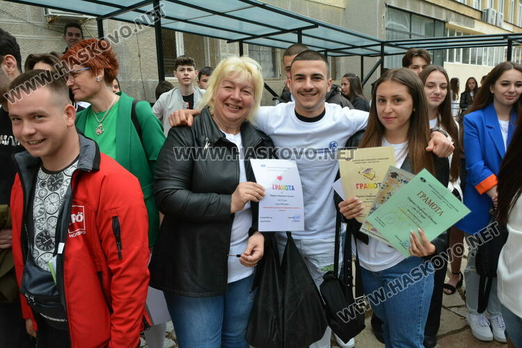 Николета Карчева е първенец на випуска във ФСГ, Станко Станкев – учител на годината