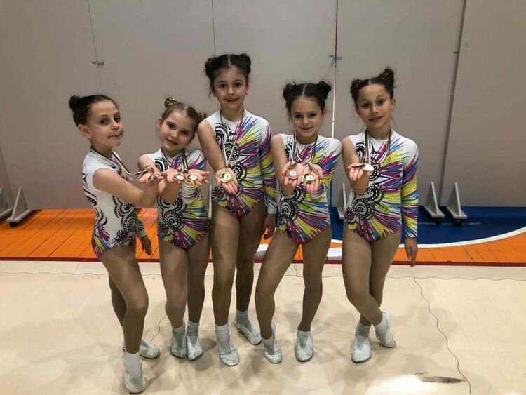 Куп медали за спортните таланти на &bdquo;Виолена&ldquo; от три състезания